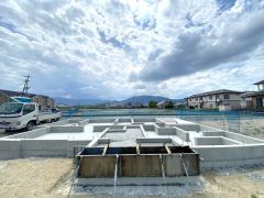 敷地面積は約60坪あり、ゆとりある生活が遅れますね＾＾最新の設備で気持ちの良い新生活を送りませんか。