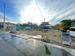 前面道路は東側約4ｍ。コンビニまで徒歩6分。スーパーまで徒歩10分。イオン福岡まで車で約14分（4.2ｋｍ）