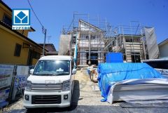 西鉄春日原駅まで徒歩1分の西鉄バス停から乗車13分。敷地面積広々51坪。西鉄・JRの2沿線利用可能。