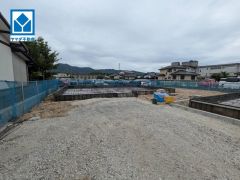 平成筑豊鉄道「金田」駅まで徒歩約7分（450ｍ）金田義務教育学校まで徒歩約12分（900ｍ）