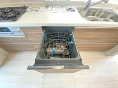 家事の時間が短縮できる食器洗い乾燥機付。