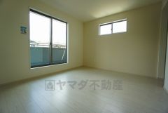 2面採光を確保した明るい室内は、風通しも良く、大変居心地の良い空間となっております。爽やかな風を感じて起きる朝は、快適生活の始まりに。