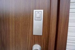 玄関扉にはボタン一つで開け閉め楽々のタッチキー。
