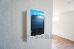 防犯性、セキュリティ対策に安心できるテレビモニター付きインターフォンです。セールスマン対策にもなり安心できます。