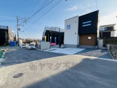 前面道路は6ｍと広く駐車がスムーズにできます＾＾