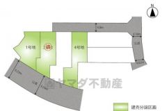 4号棟。カースペースは3台分を確保。 前面道路は公道南側約9.2～9.3ｍ。 幅広いため車の離合や駐車がスムーズ＾＾