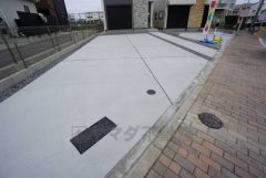 駐車スペースはゆとりある3台分を確保。マイカー用に、お客さま用に、余裕を持ってご利用いただけます。