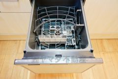 同仕様写真。家事の時間が短縮できる食器洗浄乾燥機付。後片付けもラクラクです。 食器を洗う手間が減るので家族とのコミュニケーションの時間や自分の時間が増えますね。