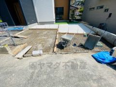カースペースは停めやすい並列駐車2台付き。ご夫婦で1台ずつ所有でき、ゆとりある生活を送ることが出来ます＾＾
