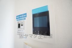 防犯性、セキュリティ対策に安心できるテレビモニター付きインターフォンです。セールスマン対策にもなり安心できます。