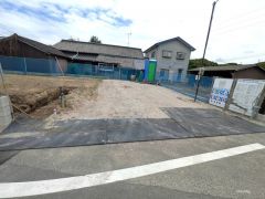 駐車スペースはゆとりある5台分を確保。マイカー用に、お客さま用に、余裕を持ってご利用いただけます。