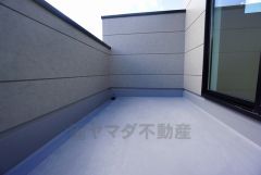 陽当たりの良いバルコニーです。お洗濯やお布団干しはもちろん、日光浴スペースにも。