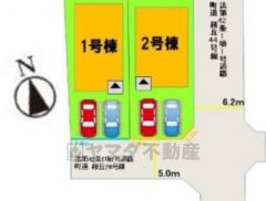 カースペース2台＾＾ 並列駐車で車をスムーズにお停めできます＾＾ 前面道路は南側5ｍ、東側6.2ｍと幅広くなっております＾＾