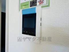 防犯性、セキュリティ対策に安心できるテレビモニター付きインターフォンです。セールスマン対策にもなり安心できます。