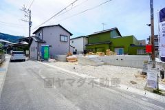 前面道路は交通量が少なく、小さなお子様がいるご家庭も安心です＾＾