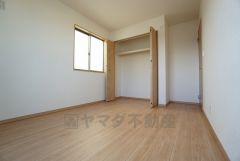 同仕様写真。ＬＤＫに隣接する和室です。様々な使用用途で活躍しそうです。