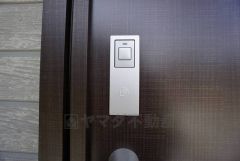 かざすだけで開閉できる、タッチキー採用の玄関。お買い物帰りで、両手がふさがってきても簡単に中に入れます＾＾