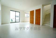 同仕様写真。将来にわたって住みやすくプランニングを重ねて設計された間取で日々の生活をしやすい導線を考えた居住空間を創り上げております＾＾