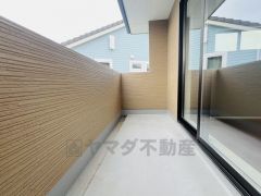 南側に面したバルコニーは日当たり良好です。お洗濯物も気持ちよく干せそうです。日光浴をしたり、星を眺めたりも良いですね^^