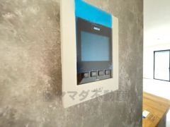 防犯性、セキュリティ対策に安心できるテレビモニター付きインターフォンです。セールスマン対策にもなり安心できます。