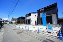 前面道路は南西側約4ｍ。駐車3台＾＾イオンモール筑紫野まで車で約13分（3.9ｋｍ）ショッピングや映画鑑賞など楽しめます＾＾