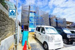 敷地面積広々52坪。カースペースは停めやすい並列駐車3台付き。アクロスプラザ篠栗まで徒歩4分。