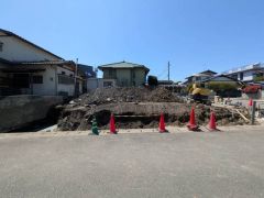 コンビニまで徒歩12分。スーパーまで自転車で約9分（1.3ｋｍ）
