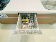 家事の時間が短縮できる食器洗浄乾燥機付。後片付けもラクラクです。