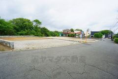前面道路は公道東側約6.1ｍ、南側約6.3ｍ。幅広いため車の離合もスムーズです＾＾ＪＲ後藤寺線とＪＲ筑豊本線の2沿線を利用可能。通勤や通学に便利＾＾