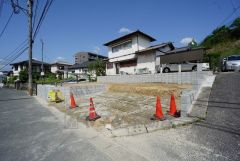 現地（2025年4月）撮影写真。 2025年7月下旬完成予定。 同一ハウスメーカー物件内覧可能です。お気軽にお問い合わせください＾＾