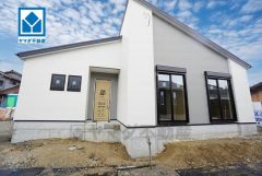 コンビニまで徒歩5分、ドラッグストアまで徒歩12分。田川市コミュニティバス「川宮」停徒歩5分＾＾