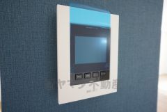 防犯性、セキュリティ対策に安心できるテレビモニター付きインターフォンです。セールスマン対策にもなり安心できます。