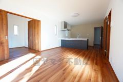 家族が集まる開放的なリビング。約16帖の大空間で毎日のお食事が楽しみです＾＾思い思いの時間を過ごしたり、家族みんなで食事をしたり、素敵な団らんの場になりますね。