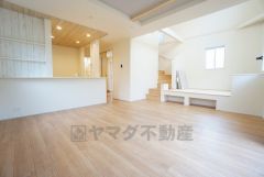 断熱性能の窓ガラスを採用。省エネ、光熱費カットにも貢献します。 夏は涼しく、冬は暖かく快適に過ごせます。