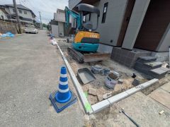 駐車スペースはゆとりある2台分を確保。マイカー用に、お客さま用に、余裕を持ってご利用いただけます。