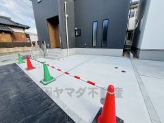 カースペースは並列2台。 スムーズに駐車出来ます。西鉄バス西鉄白木原駅停徒歩4分＾＾小・中学校まで徒歩9分圏内＾＾