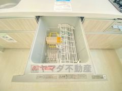 家事の時間が短縮できる食器洗浄乾燥機付。後片付けもラクラクです。