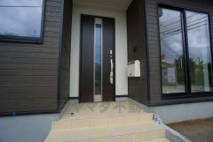 タッチキー採用の玄関。お買い物帰りで、両手がふさがってきても簡単に中に入れます＾＾