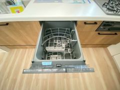 家事の時間が短縮できる食器洗浄乾燥機付。後片付けもラクラクです。