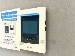 防犯性もばっちり、TVモニター付きインターフォン完備。大きなモニターで玄関先を確認できます。録画機能が付いているので不在時の訪問者も確認できて安心です^^