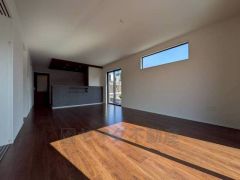 家族が集まる開放的なリビング。約18帖の大空間で毎日のお食事が楽しみです＾＾思い思いの時間を過ごしたり、家族みんなで食事をしたり、素敵な団らんの場になりますね。