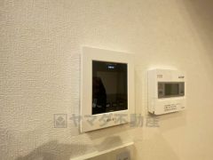 防犯性、セキュリティ対策に安心できるテレビモニター付きインターフォンです。セールスマン対策にもなり安心できます。