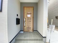 奥まって設置されているので、雨に濡れる心配もありません。