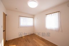 2面採光を確保した明るい室内は、風通しも良く、大変居心地の良い空間となっております。