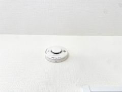 火災による煙や熱を感知して、警報音やブザー等で火災の発生を知らせてくれる火災警報器。