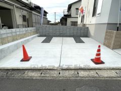 駐車スペースはゆとりある2台分を確保。マイカー用に、お客さま用に、余裕を持ってご利用いただけます＾＾ 