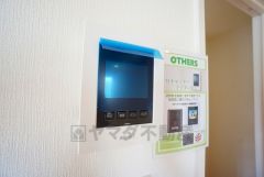 防犯性もばっちり、TVモニター付きインターフォン完備。大きなモニターで玄関先を確認できます。録画機能が付いているので不在時の訪問者も確認できて安心です^^