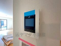 防犯性、セキュリティ対策に安心できるテレビモニター付きインターフォンです。セールスマン対策にもなり安心できます。