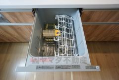 家事の時間が短縮できる食器洗浄乾燥機付。後片付けもラクラクです。