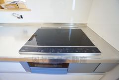 お手入れのしやすいIHクッキングヒーターです。 3口コンロなので、効率よくお料理が楽しめます。毎日のお料理も楽しくなりますね＾＾